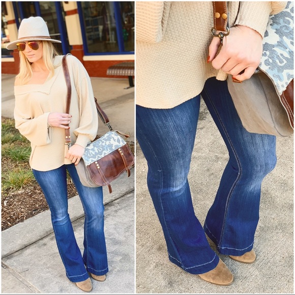 ✨LAST ONE✨Bestselling Pull On Flare Jeans - Picture 2 of 8